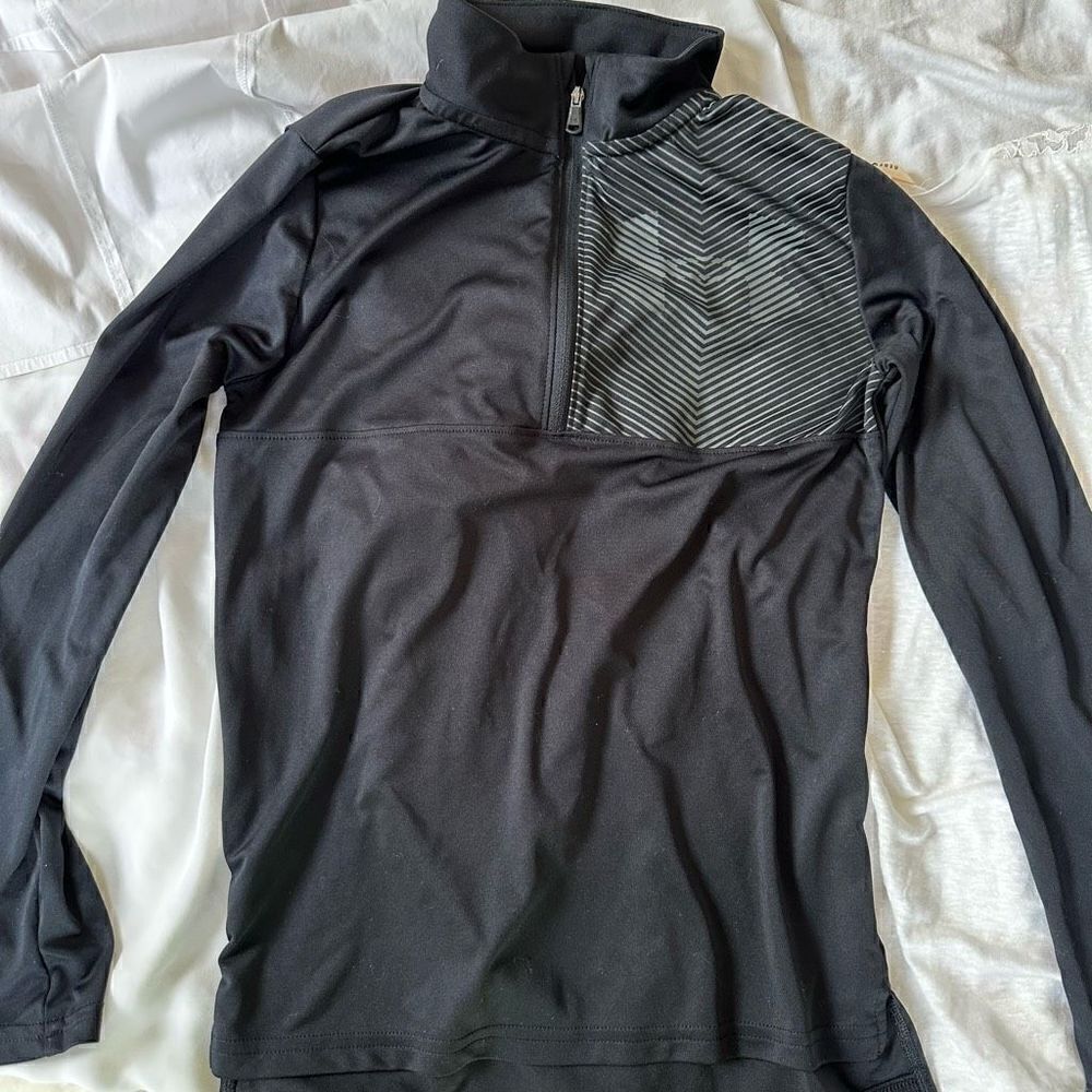 Under Armour boys light fleece 1/4 zip size YLG